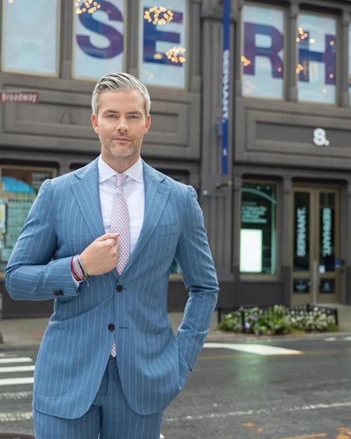 Ryan Serhant'ın emlak etkinliğinde çekilmiş bir fotoğrafı.